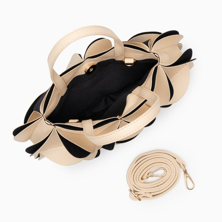 Monique Flower - Pochette