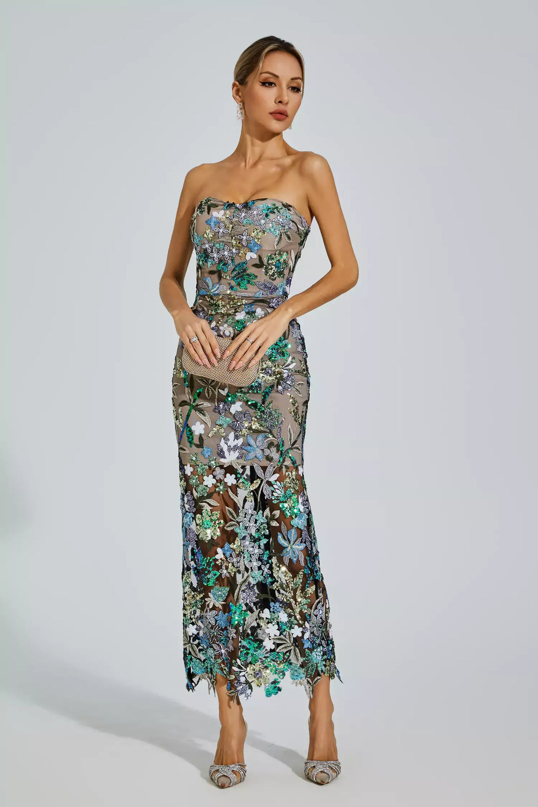 Annebel - Abito lungo ricamato con fiori blu