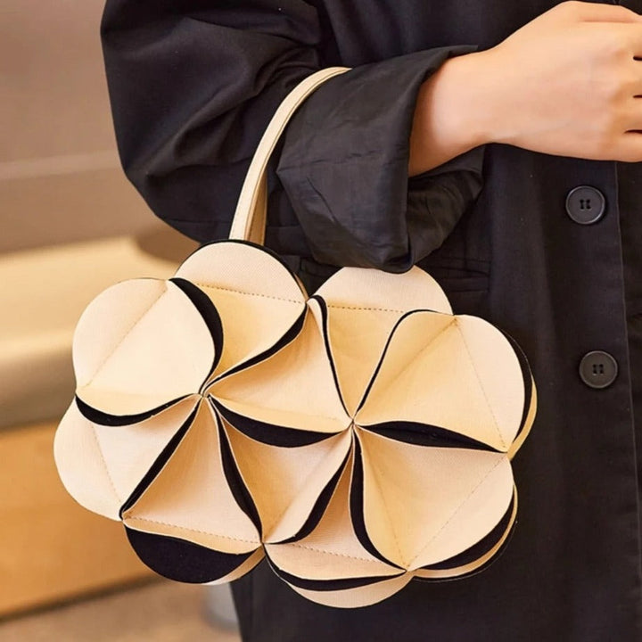 Monique Flower - Pochette