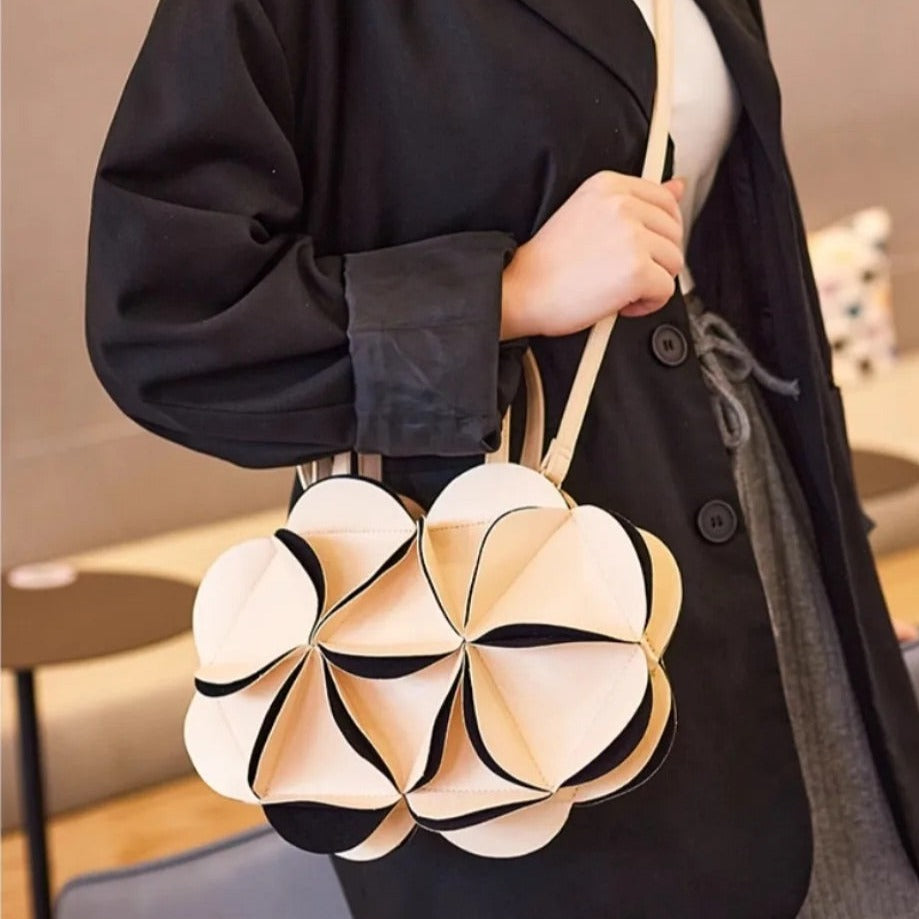 Monique Flower - Pochette