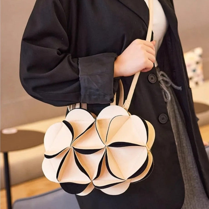 Monique Flower - Pochette