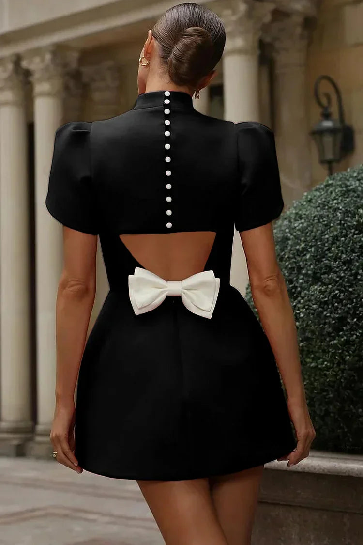 Lyraea - Elegante mini abito con maniche a petalo