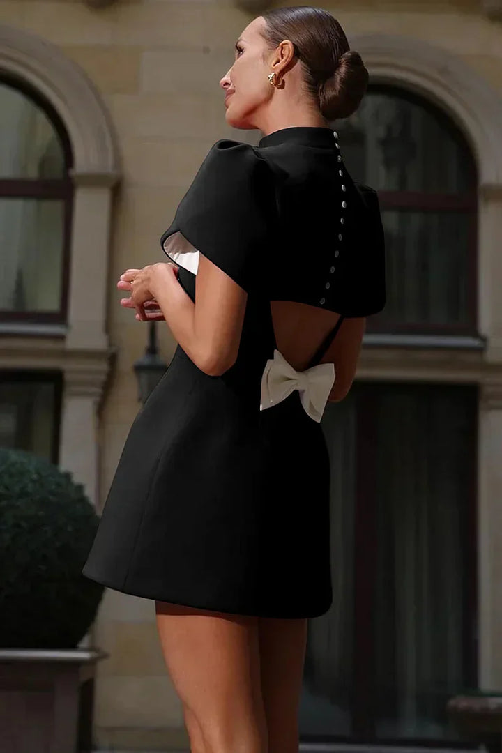 Lyraea - Elegante mini abito con maniche a petalo