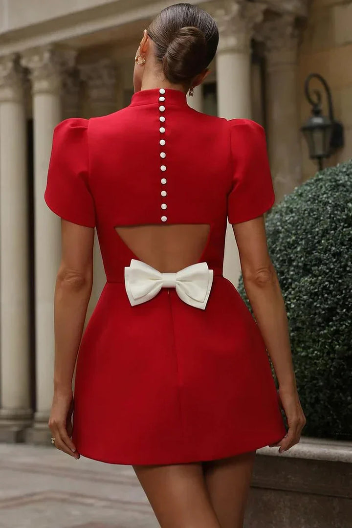 Lyraea - Elegante mini abito con maniche a petalo