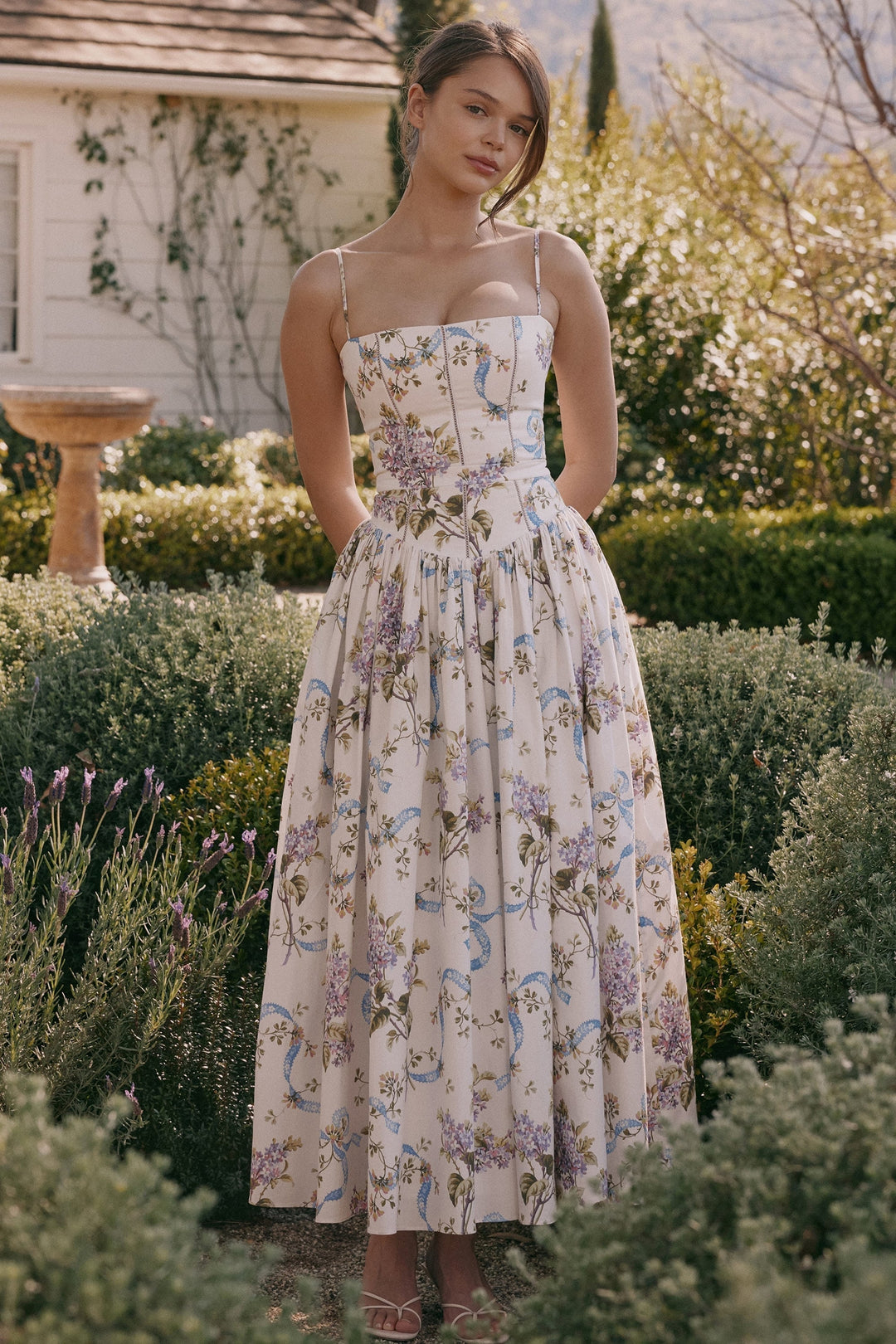 Kessara - Elegante maxi abito estivo con stampa floreale e spalline sottili