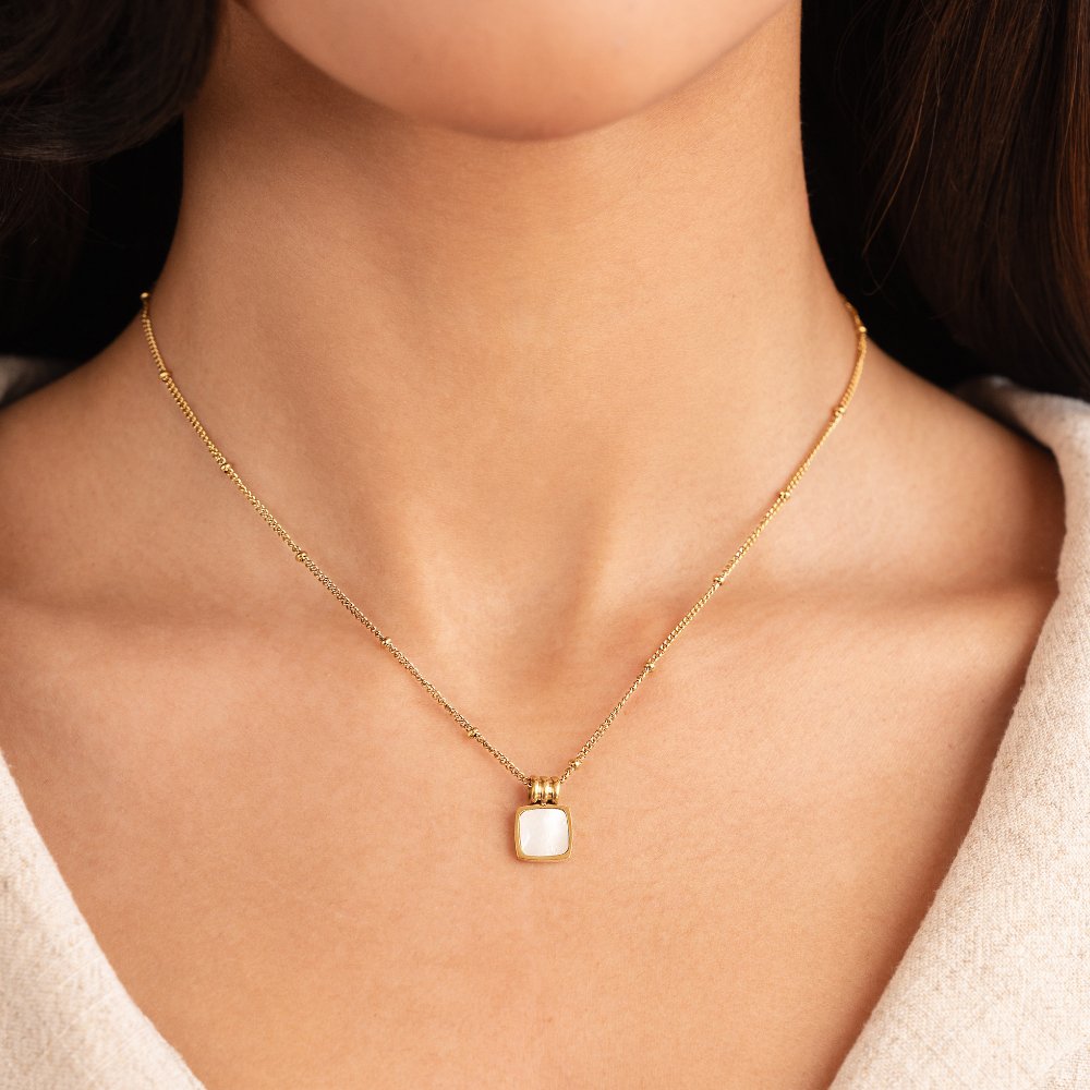 Lucia - Collana con pendente a conchiglia bianca