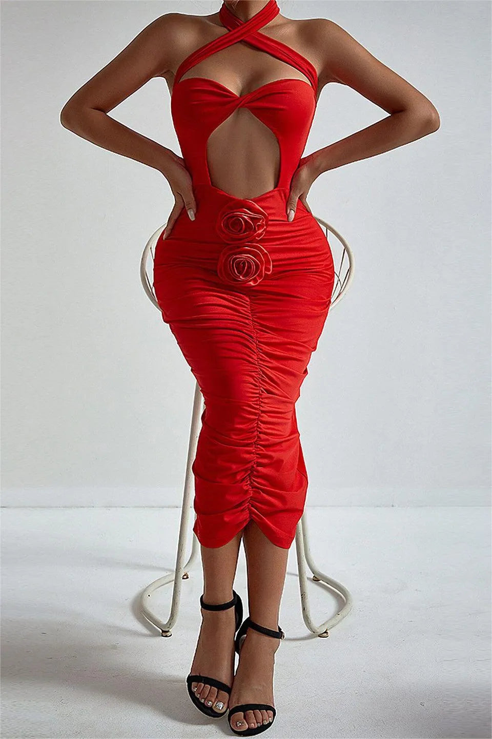 Rosalinda – Abito Rosso Cut-Out con Dettagli a Rosa