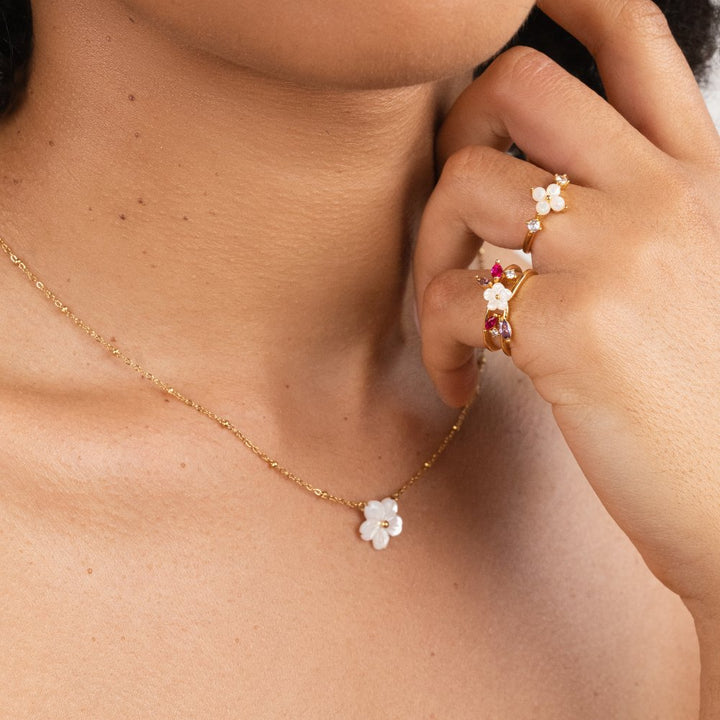 Lale - Collana con fiore bianco